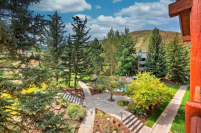 True Ski in Out 5 BDR with Stunning Mountain Views